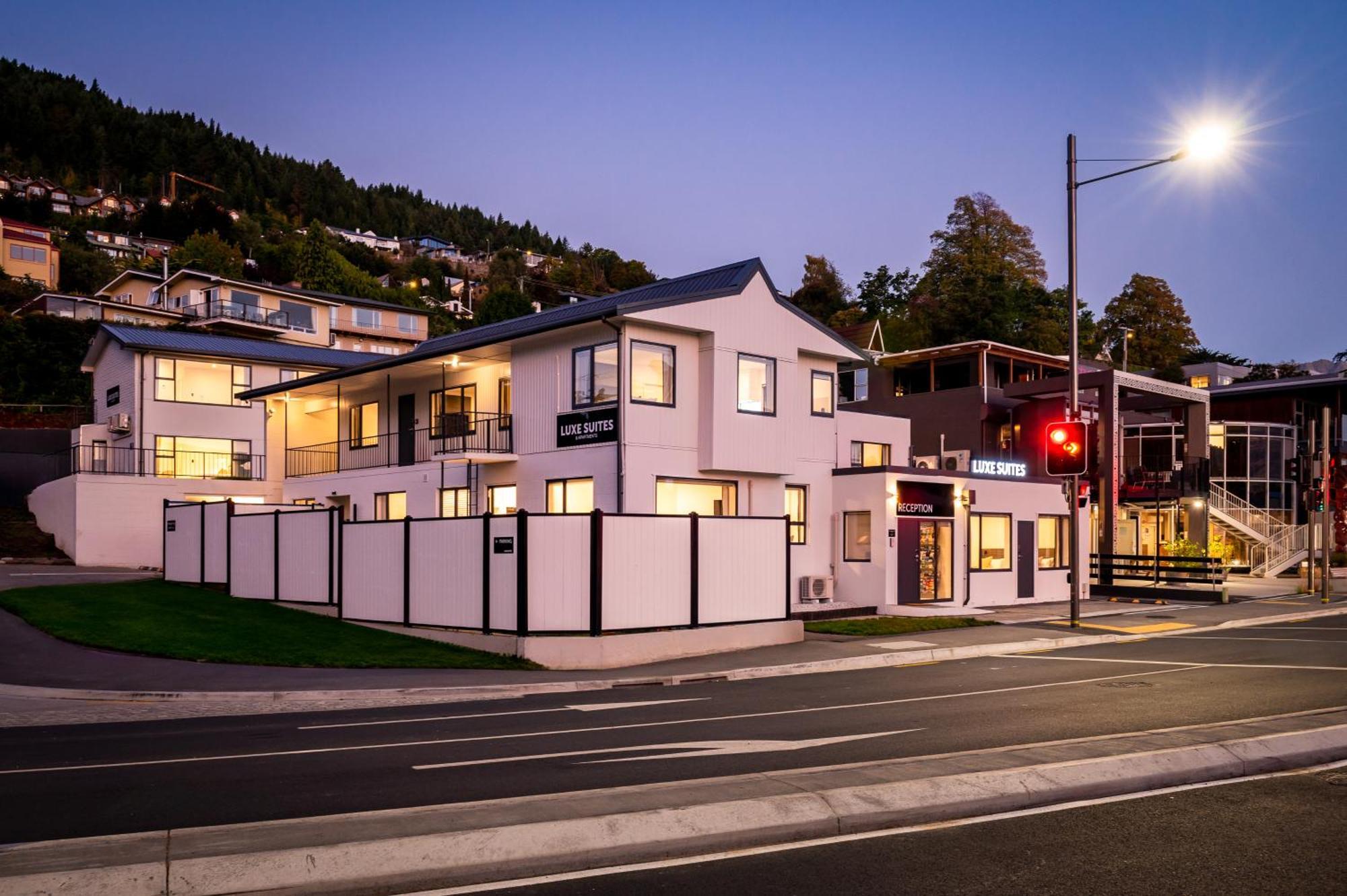 Luxe Suites & Apartments Queenstown Zewnętrze zdjęcie